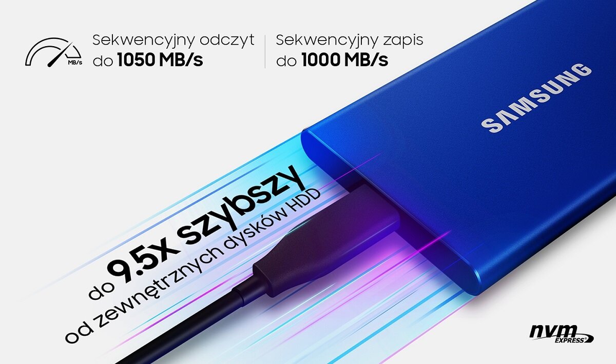Dysk przenośny Samsung SSD T7 Portable 500GB szary podłączony kablem z opisem prędkości