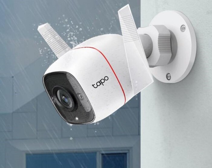 Kamera TP-Link Tapo C310 deszcz padający na kamerę