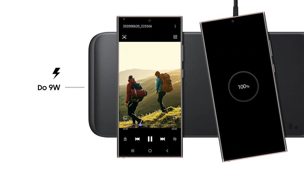 Ładowarka indukcyjna Samsung Wireless Charger Trio EP-P6300TBEGEU Czarna widok na ładujące się telefony