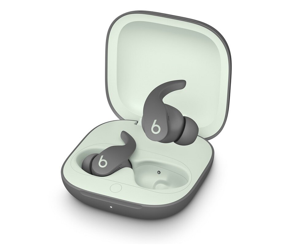Słuchawki bezprzewodowe Apple Beats Fit Pro MK2J3EE/A widok na jedną słuchawkę w etui i drugą nad nim