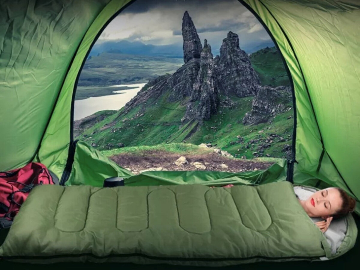 Śpiwór puchowy Anpa zielony w namiocie