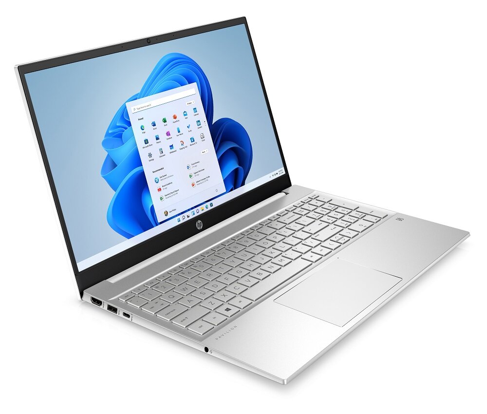 Laptop HP Pavilion 15-eg2222nw biały 15.6” widok pod skosem na przód